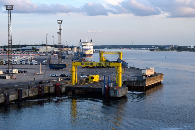 Rostock kikötője óriás daruval